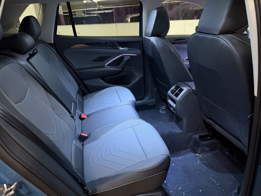New 2026 Volkswagen Tiguan SE AWD/4WD image 25