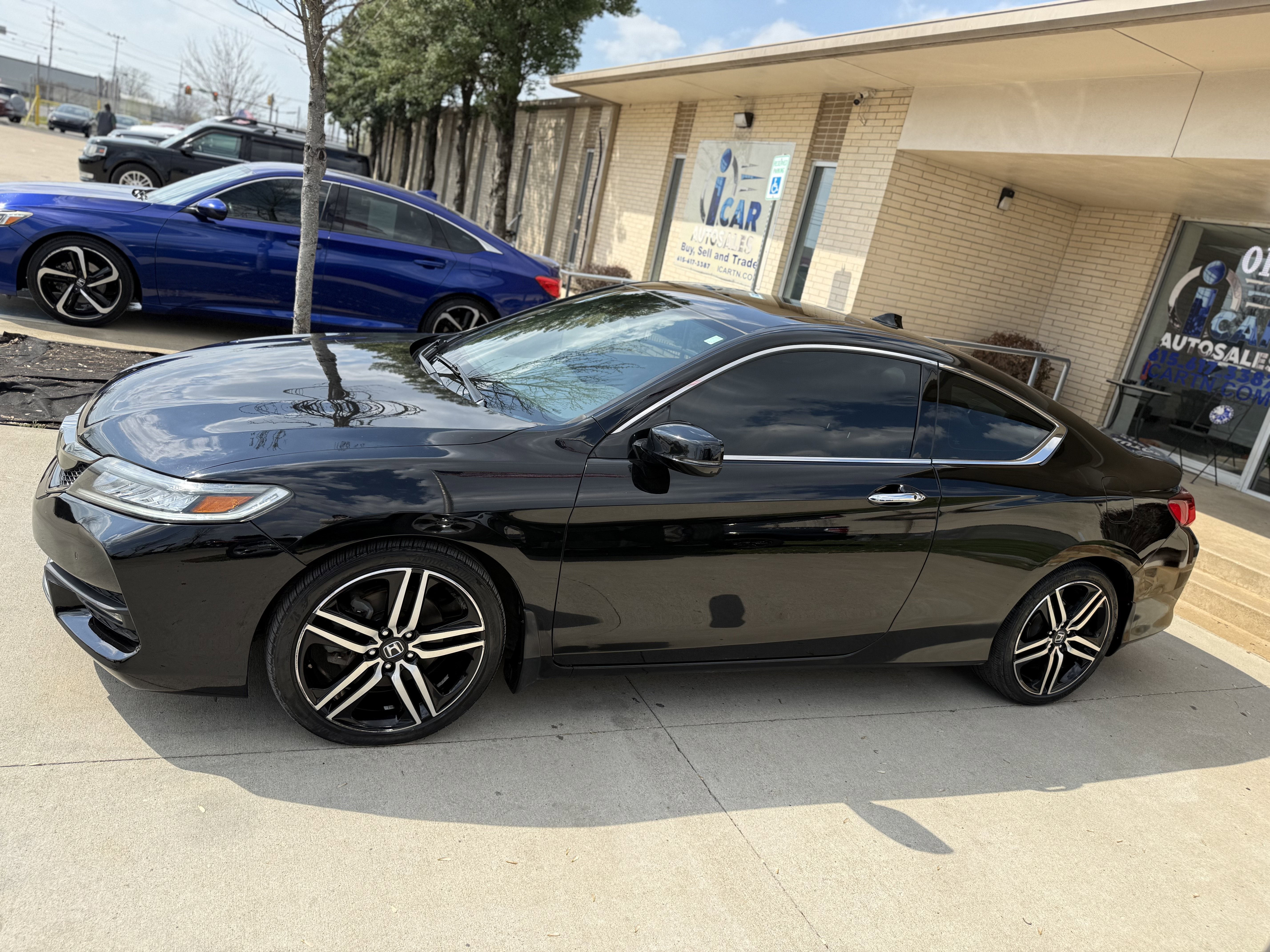 Used 2016 Honda Accord Touring image 3