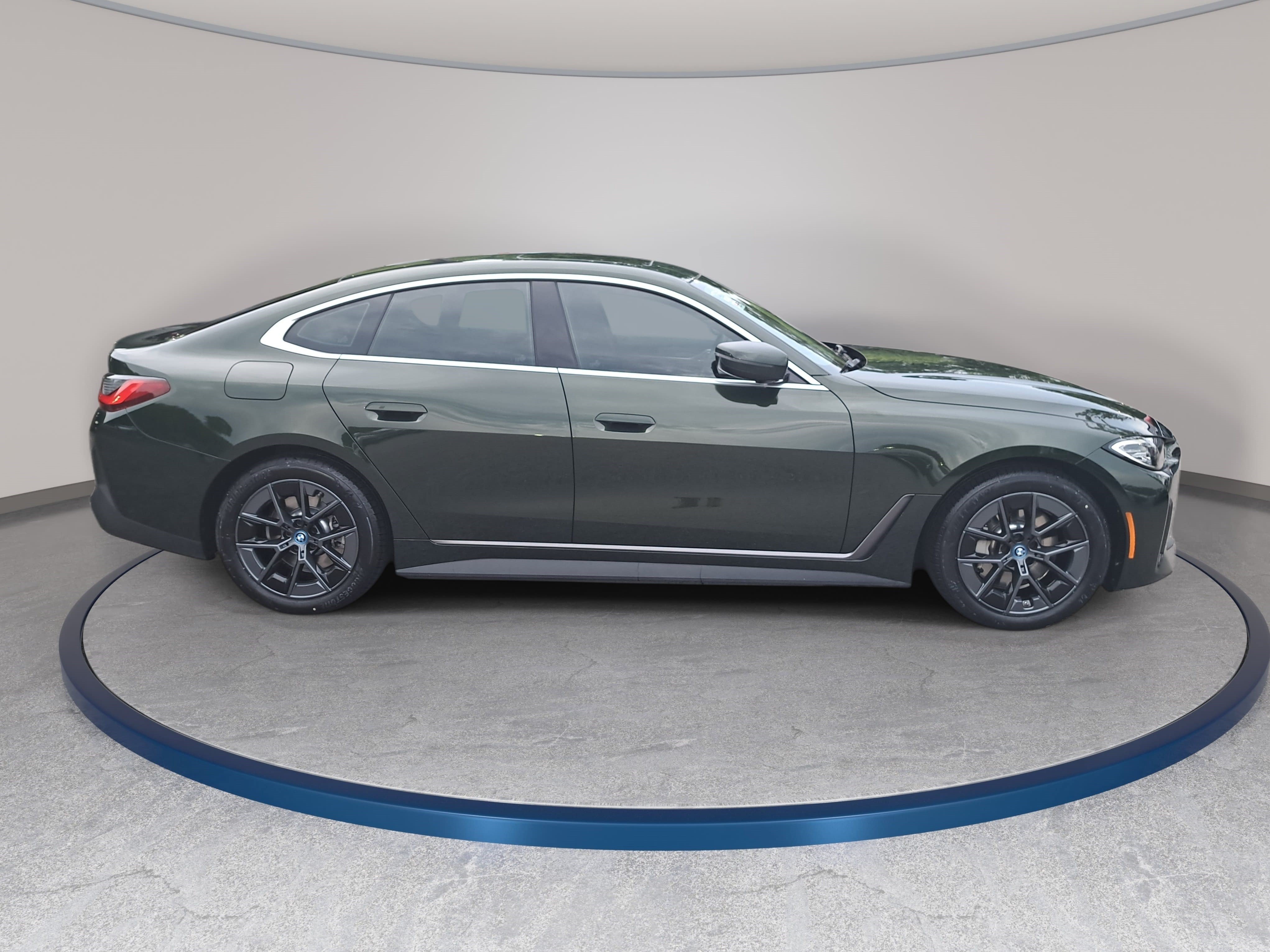 Used 2024 BMW i4 eDrive35 w/ Premium Package RWD image 4
