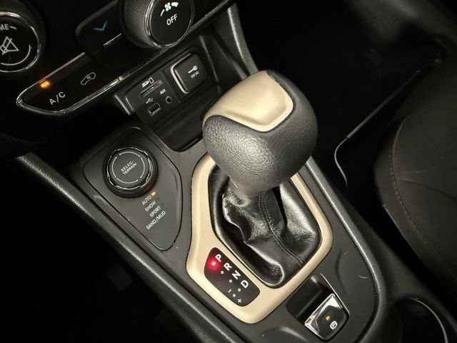 Used 2016 Jeep Cherokee 75th Anniversary AWD/4WD image 27