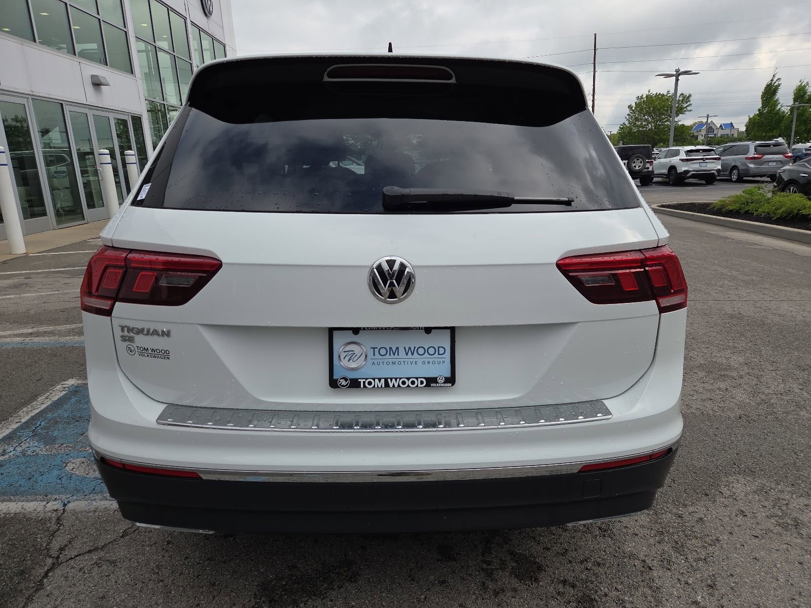 Used 2021 Volkswagen Tiguan SE FWD image 8