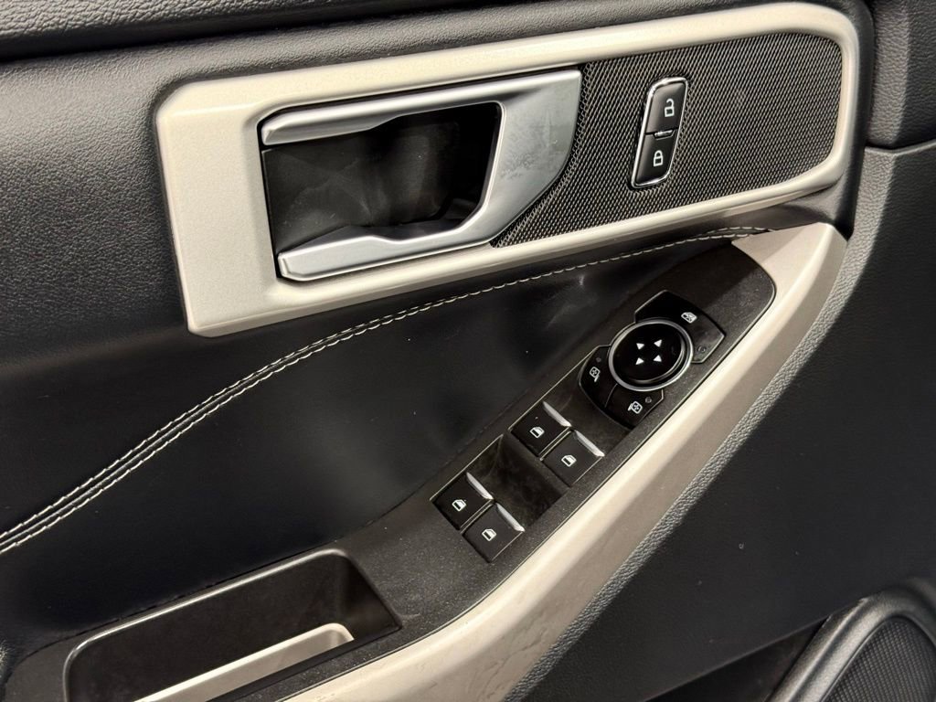 Used 2022 Ford Explorer XLT w/ Equipment Group 202A image 17