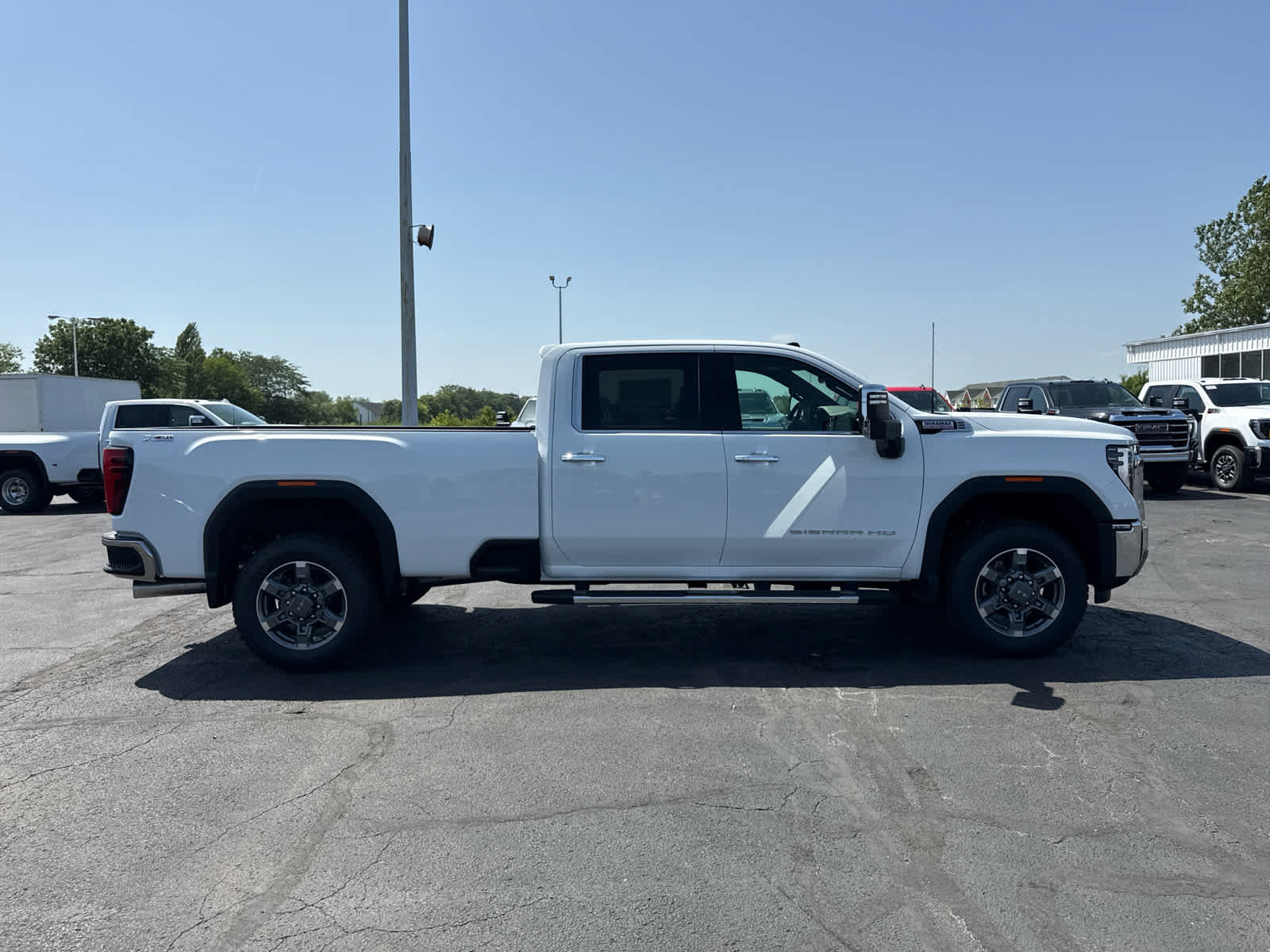 New 2026 GMC Sierra 3500 SLT w/ SLT Premium Package AWD/4WD image 6