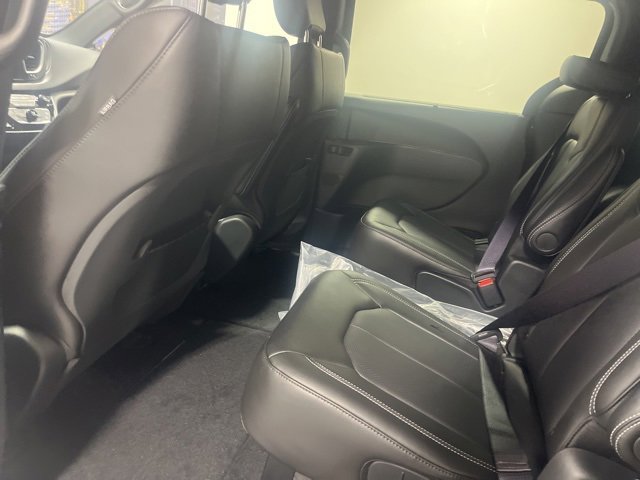 New 2025 Chrysler Voyager LX image 27