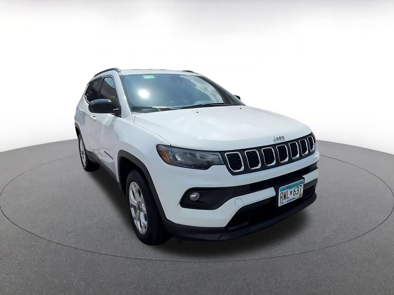 Used 2025 Jeep Compass Latitude AWD/4WD image 3