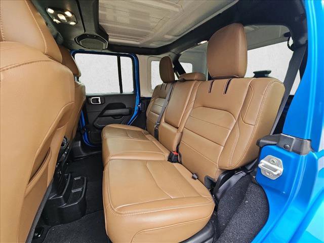 Used 2022 Jeep Wrangler Unlimited Sahara w/ Cold Weather Group AWD/4WD image 16