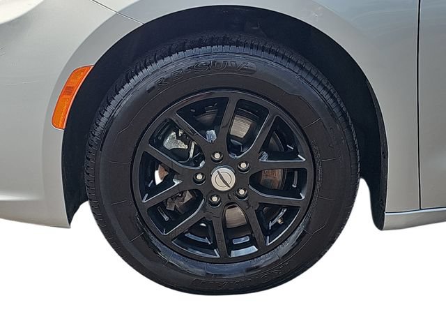 Used 2024 Chrysler Pacifica Touring-L FWD image 25