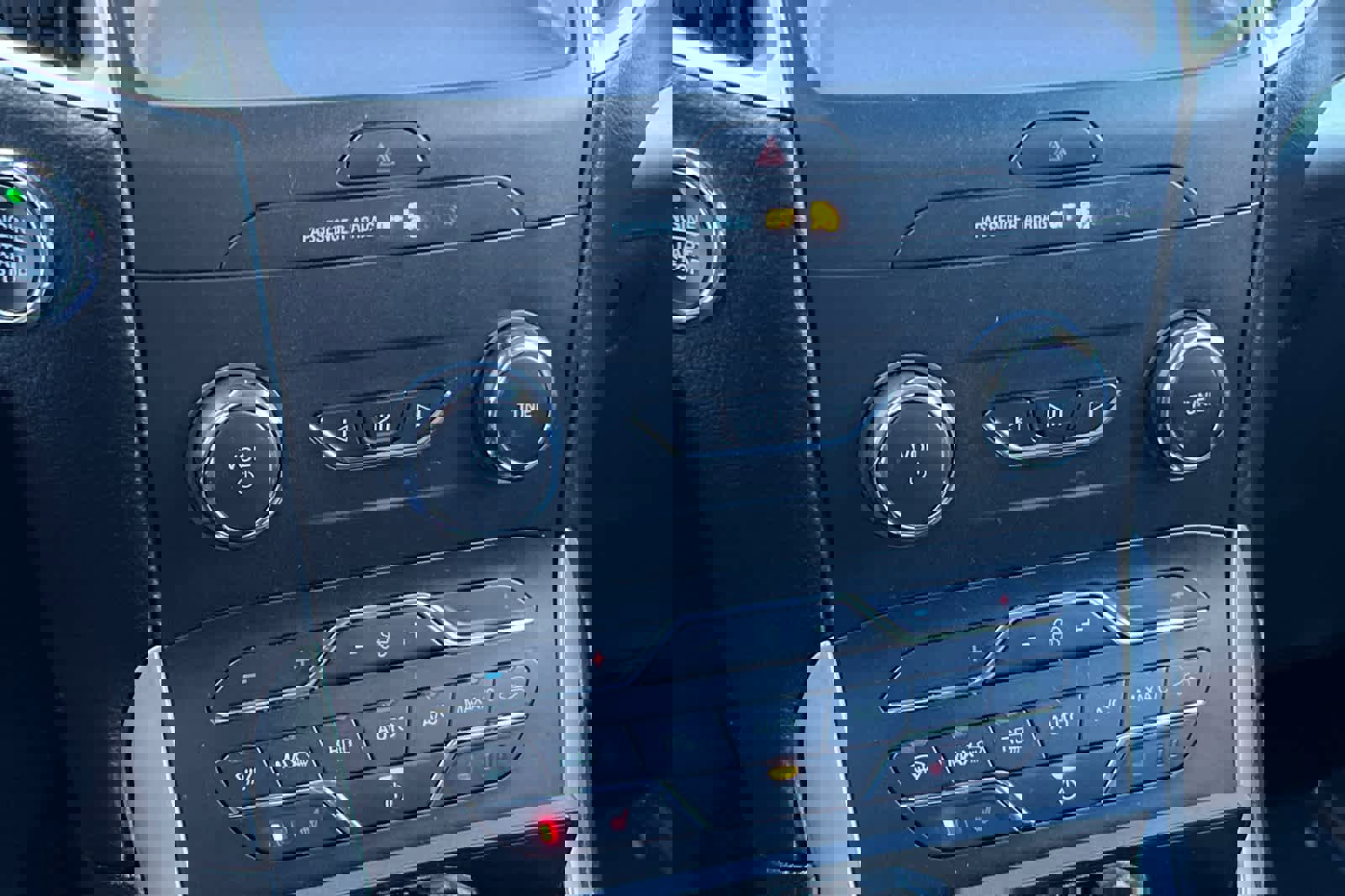 Used 2020 Ford Edge SEL image 22