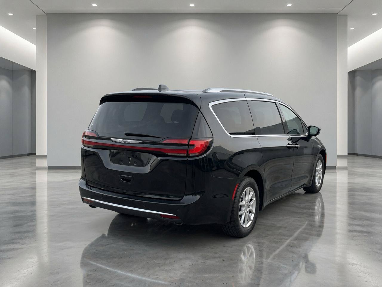 Used 2021 Chrysler Pacifica Touring-L FWD image 5