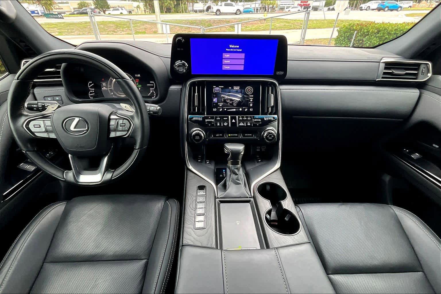 Used 2024 Lexus LX 600 4WD w/ Luxury Package image 16