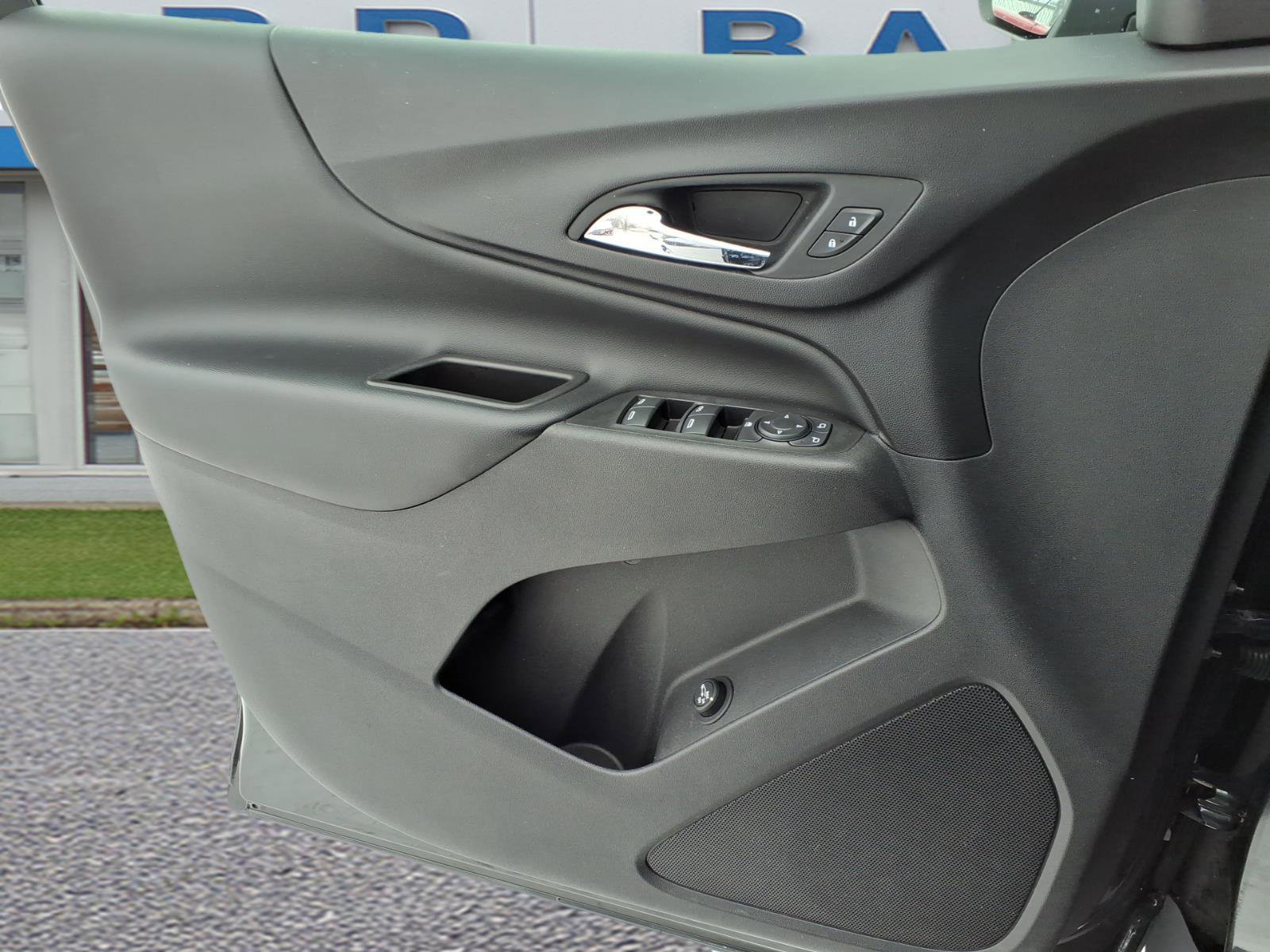 Used 2020 Chevrolet Equinox LT w/ Driver Convenience Package image 11