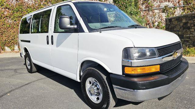 Used 2015 Chevrolet Express 3500 LT w/ LT Preferred Equipment Group RWD image 3