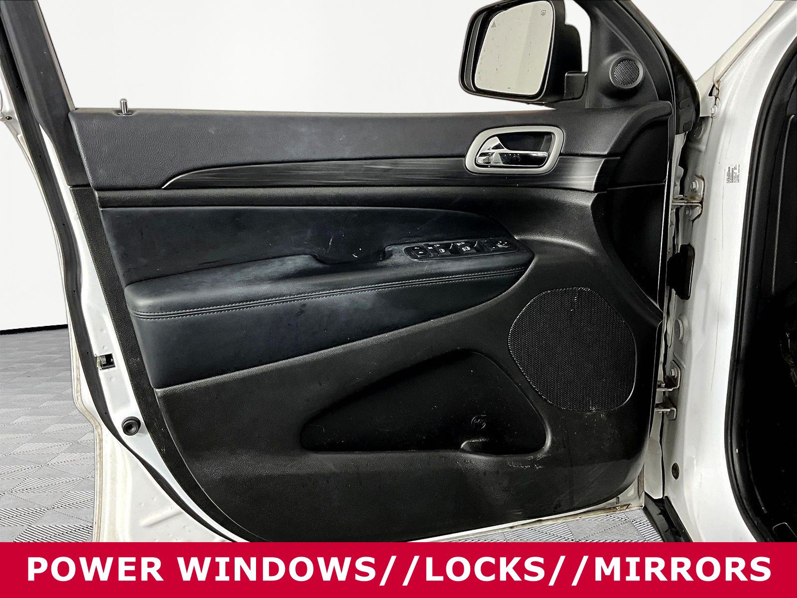 Used 2021 Jeep Grand Cherokee Laredo AWD/4WD image 19