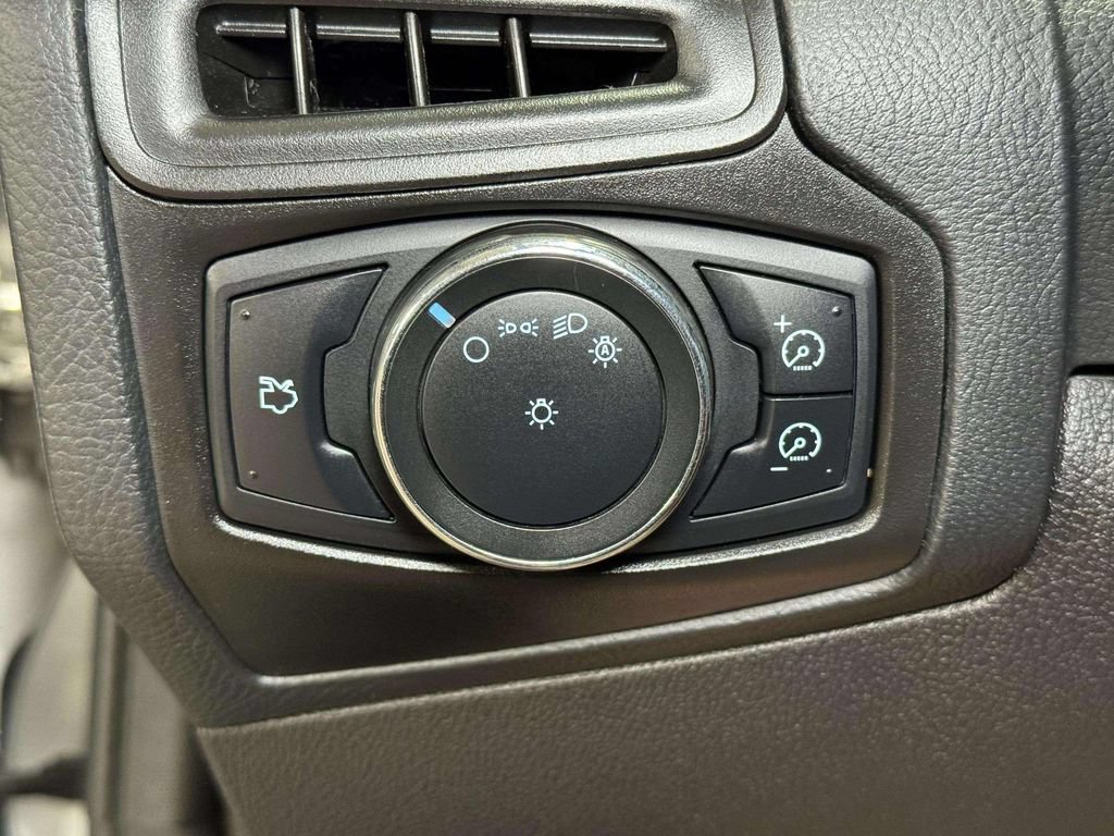 Used 2013 Ford Focus SE w/ SE Winter Pkg FWD image 10