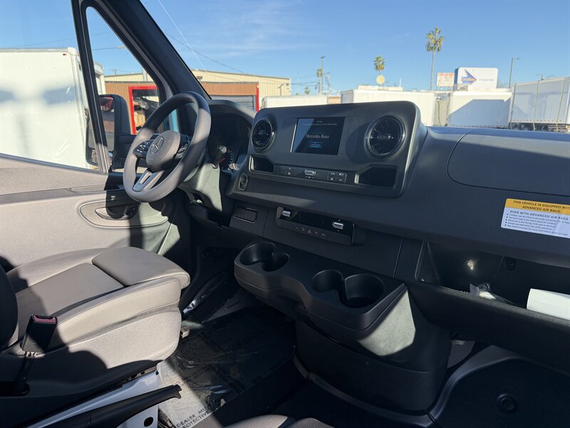 Used 2023 Mercedes-Benz Sprinter 3500 image 18