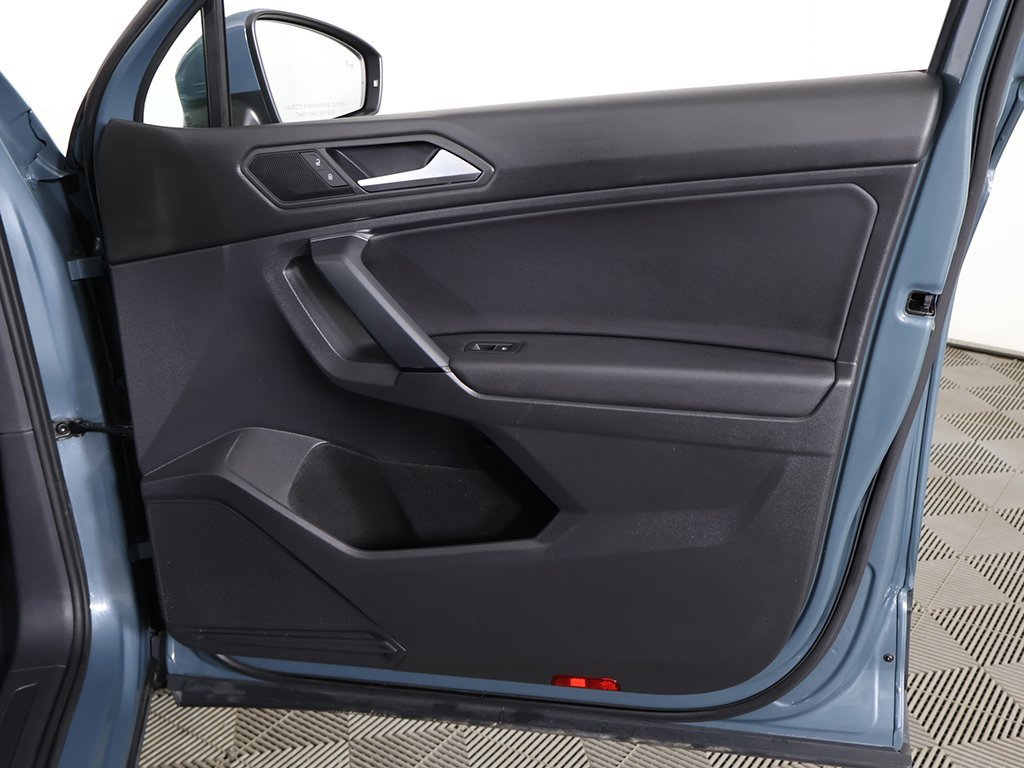 Used 2019 Volkswagen Tiguan SE w/ Panoramic Sunroof Package image 24