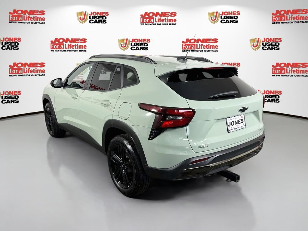 Used 2025 Chevrolet Trax ACTIV FWD image 2