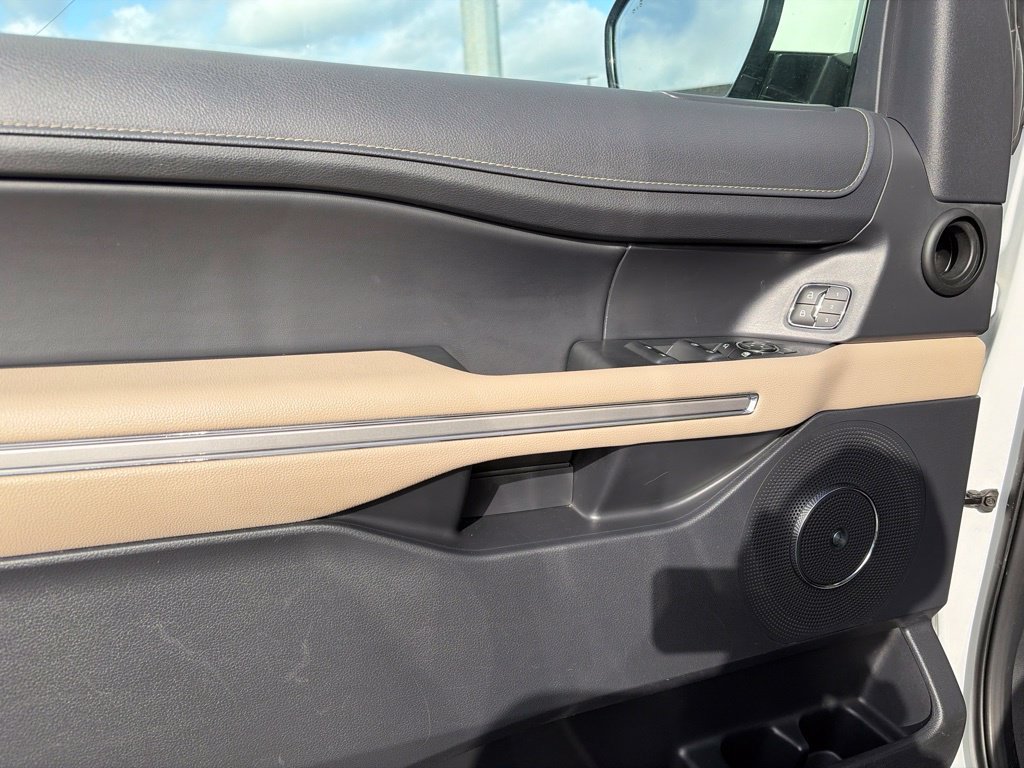 Used 2024 Ford Expedition Max Limited AWD/4WD image 11