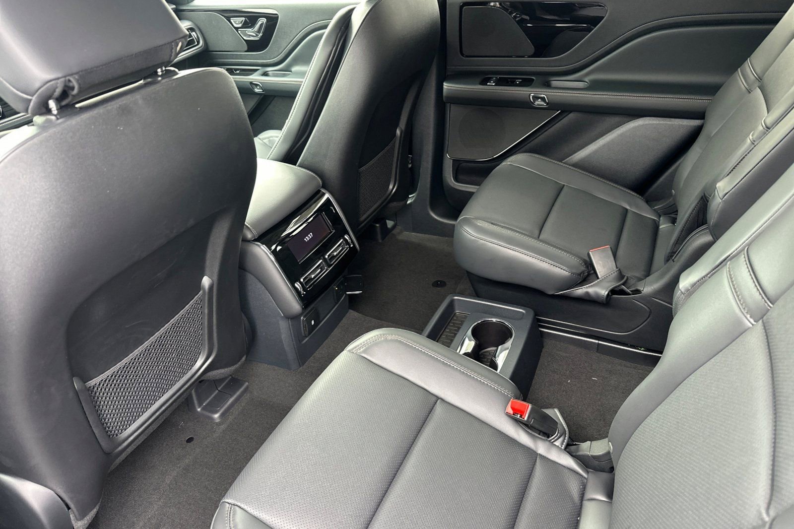 New 2026 Lincoln Aviator 2WD w/ Jet Appearance Package image 11