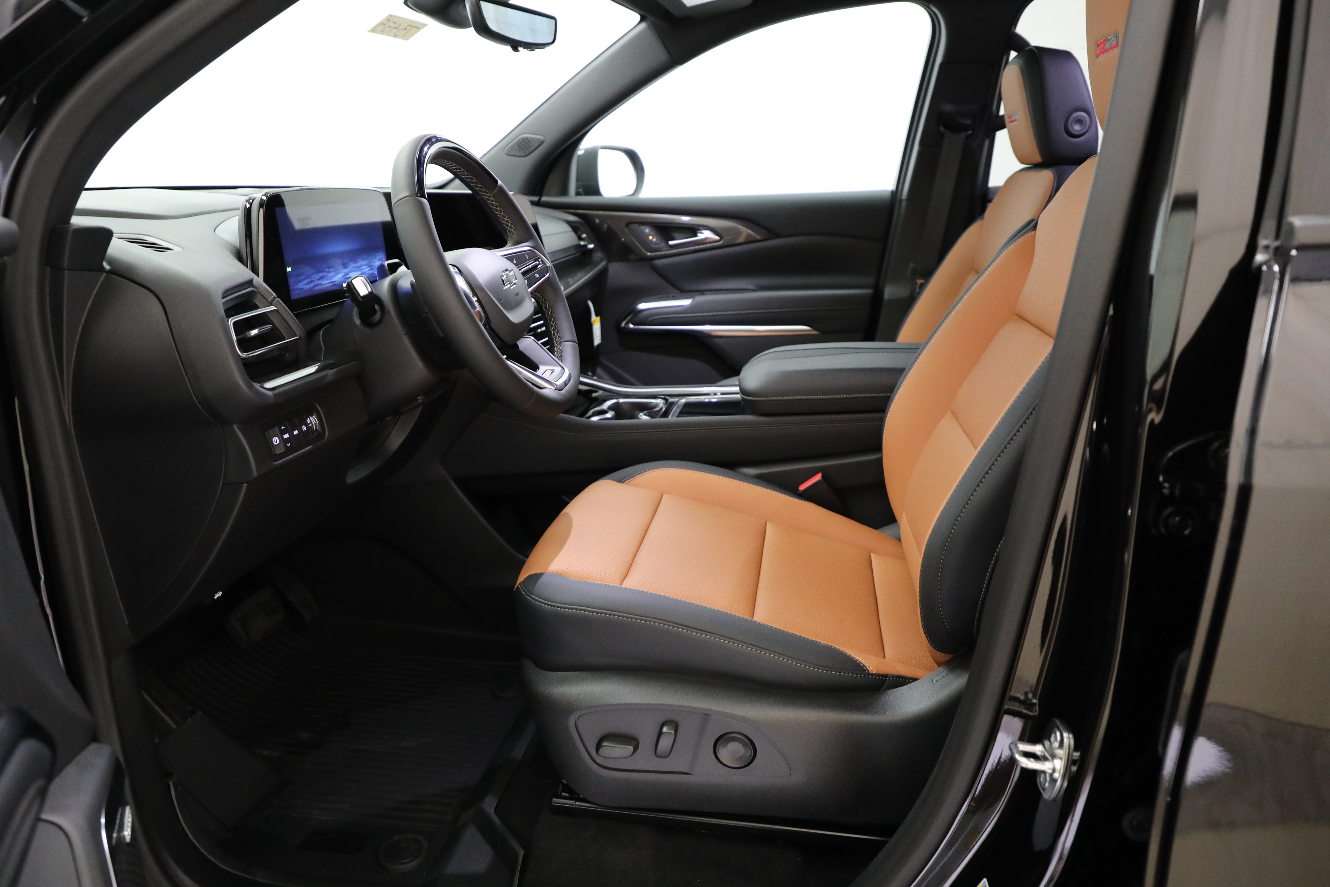 New 2027 Chevrolet Traverse Z71 w/ Enhanced Driving Package AWD/4WD image 7