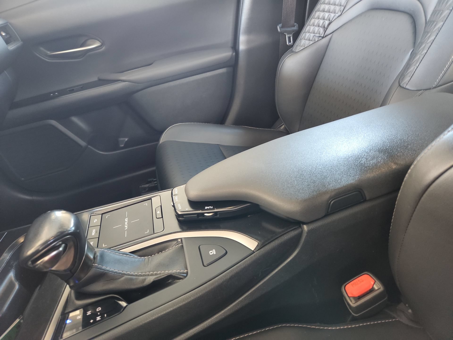 Used 2019 Lexus UX 200 w/ Accessory Package FWD image 22