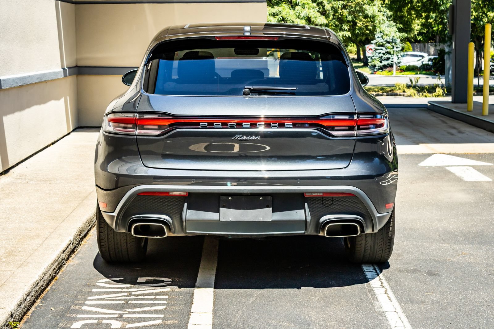 Used 2023 Porsche Macan AWD/4WD image 6