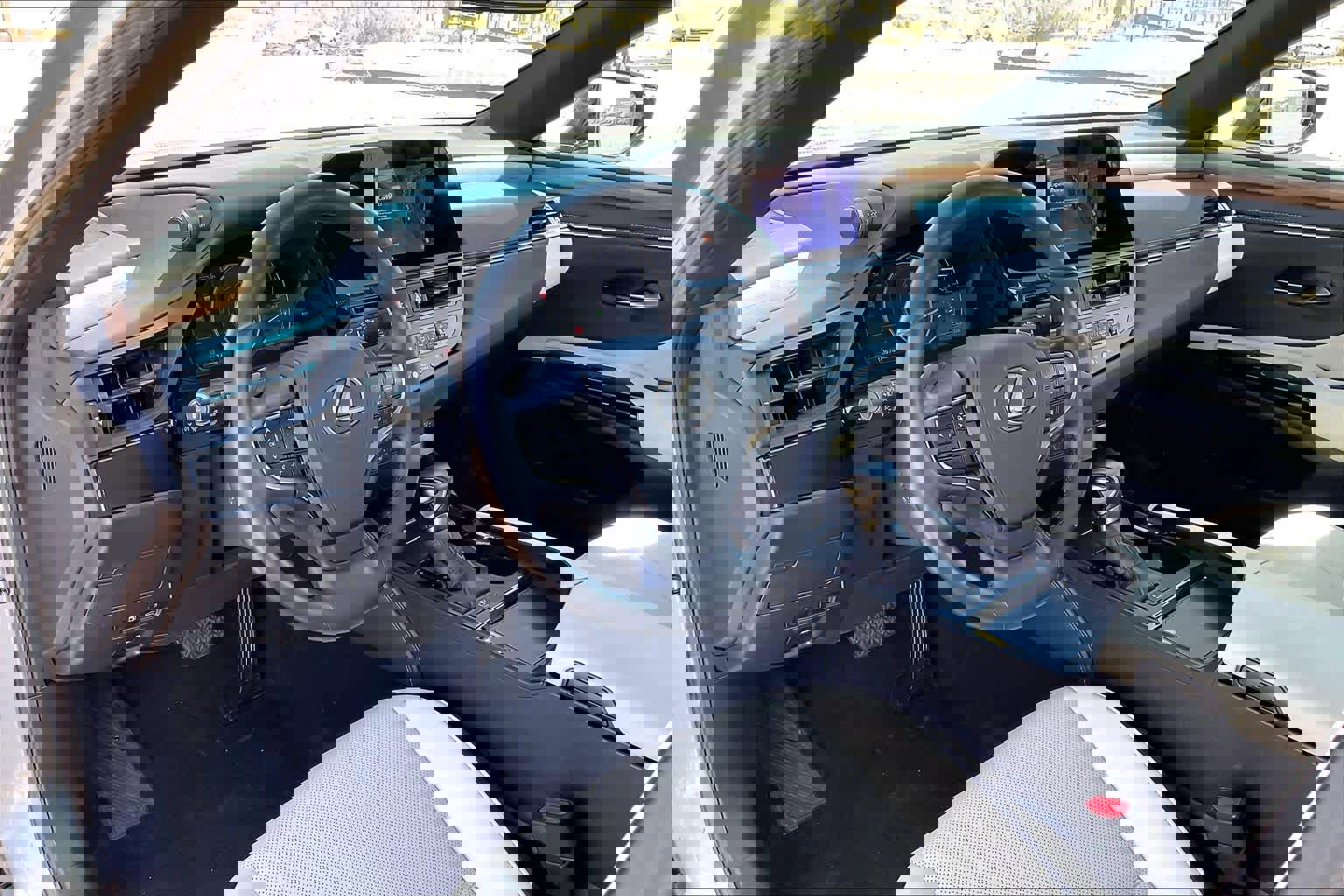 Used 2025 Lexus ES 300h w/ Premium Package image 16