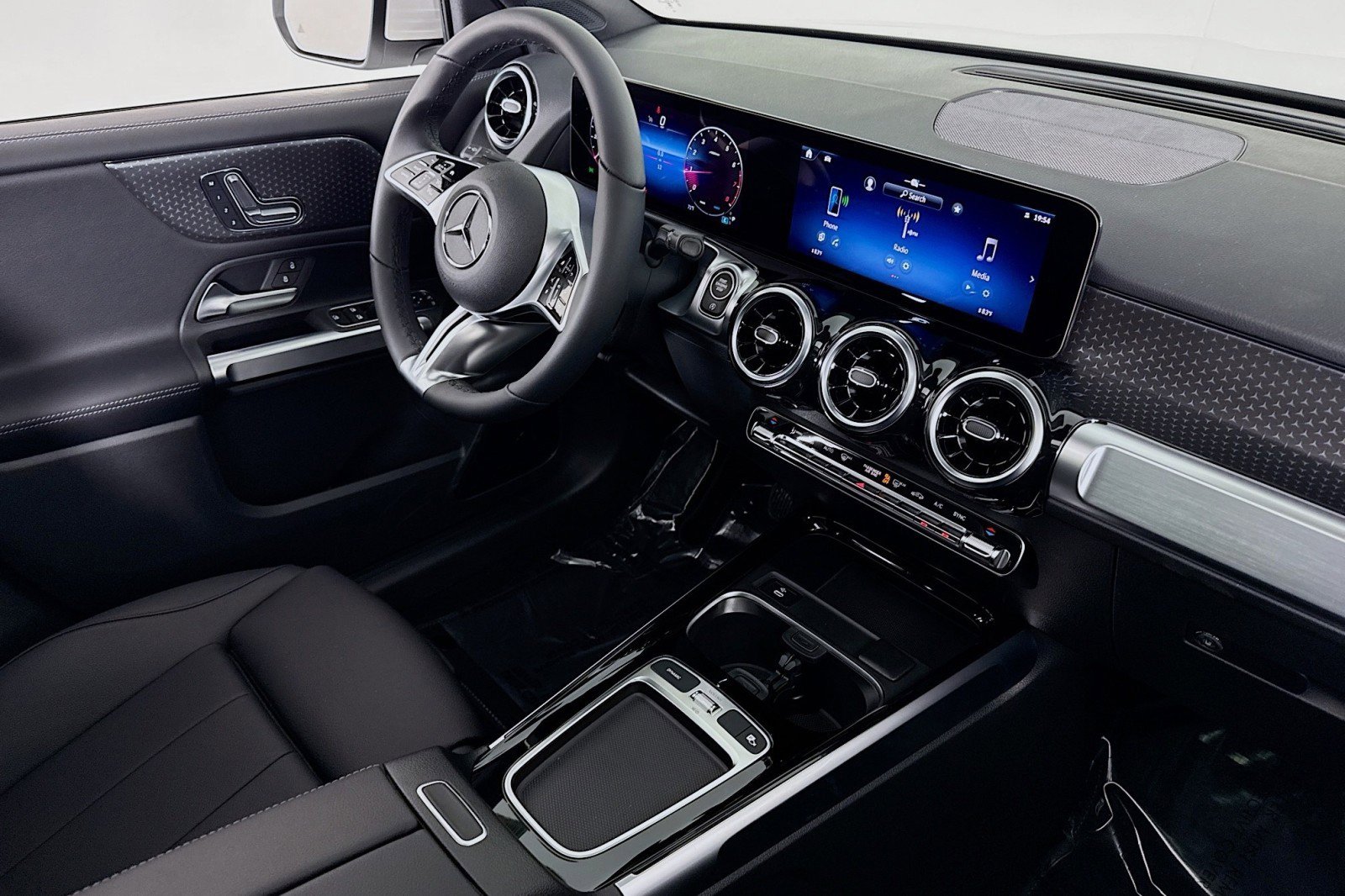 New 2026 Mercedes-Benz GLB 250 image 15