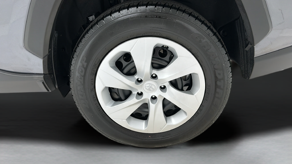 Used 2025 Toyota RAV4 LE AWD/4WD image 8