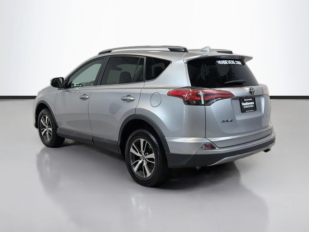 Used 2017 Toyota RAV4 XLE AWD/4WD image 2
