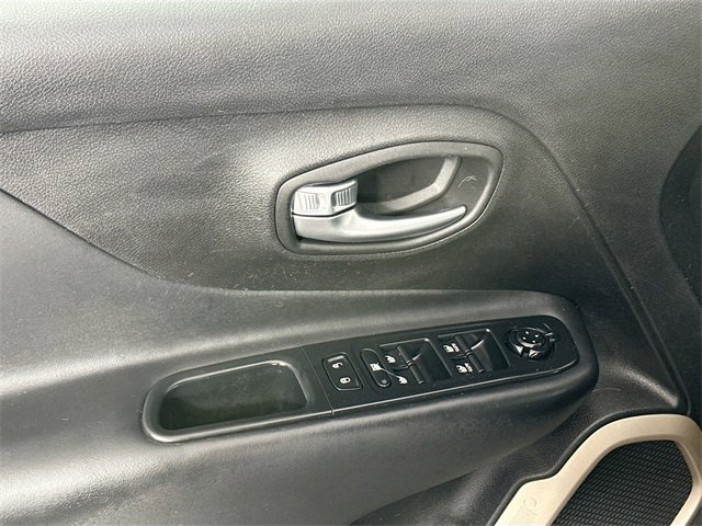 Used 2017 Jeep Renegade Limited image 26