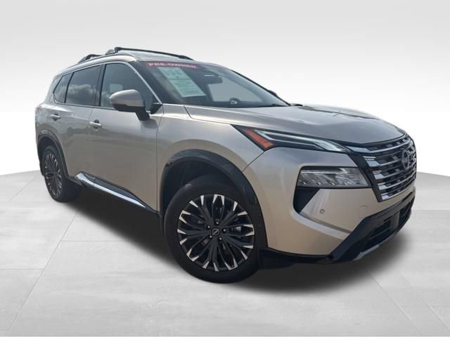 Used 2025 Nissan Rogue Platinum AWD/4WD image 2