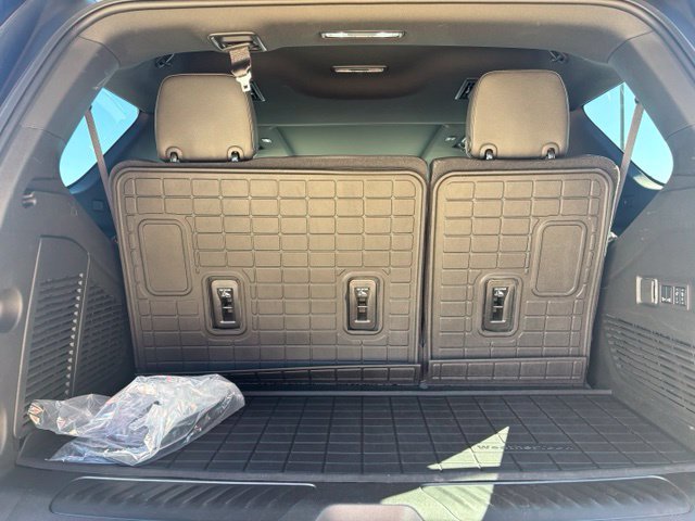 Used 2024 GMC Yukon SLT w/ SLT Premium Package AWD/4WD image 10