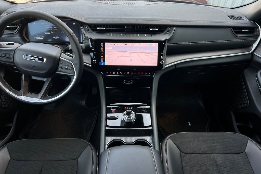 New 2026 Jeep Grand Cherokee Altitude image 13