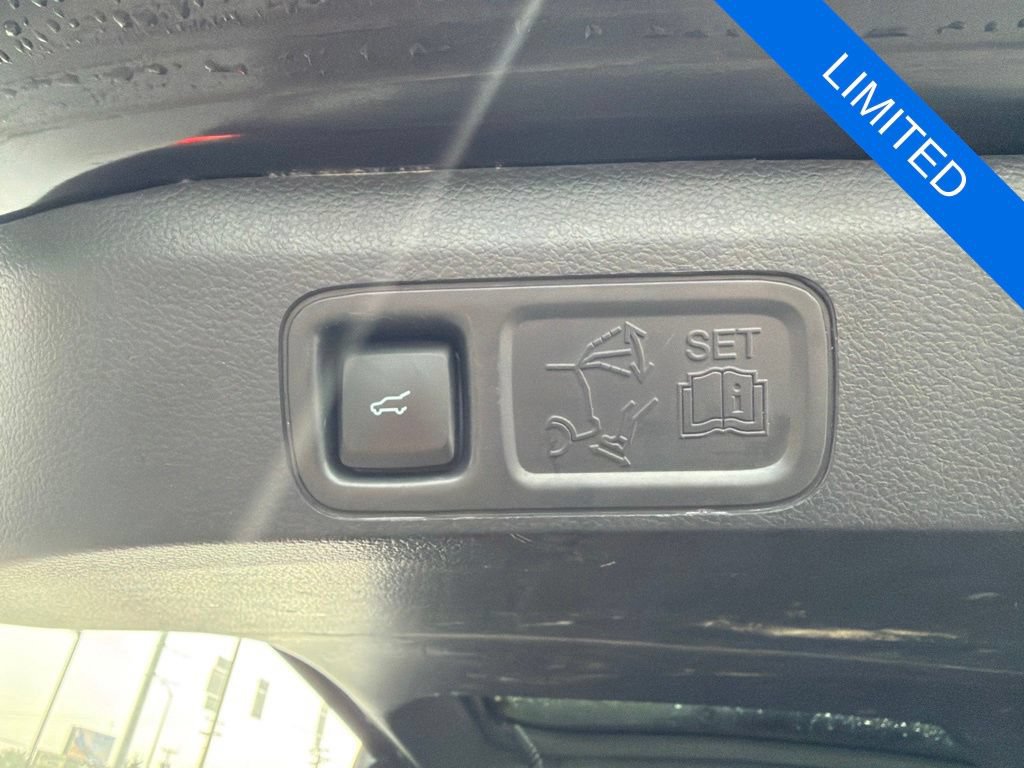 Used 2022 Ford Expedition Limited AWD/4WD image 29