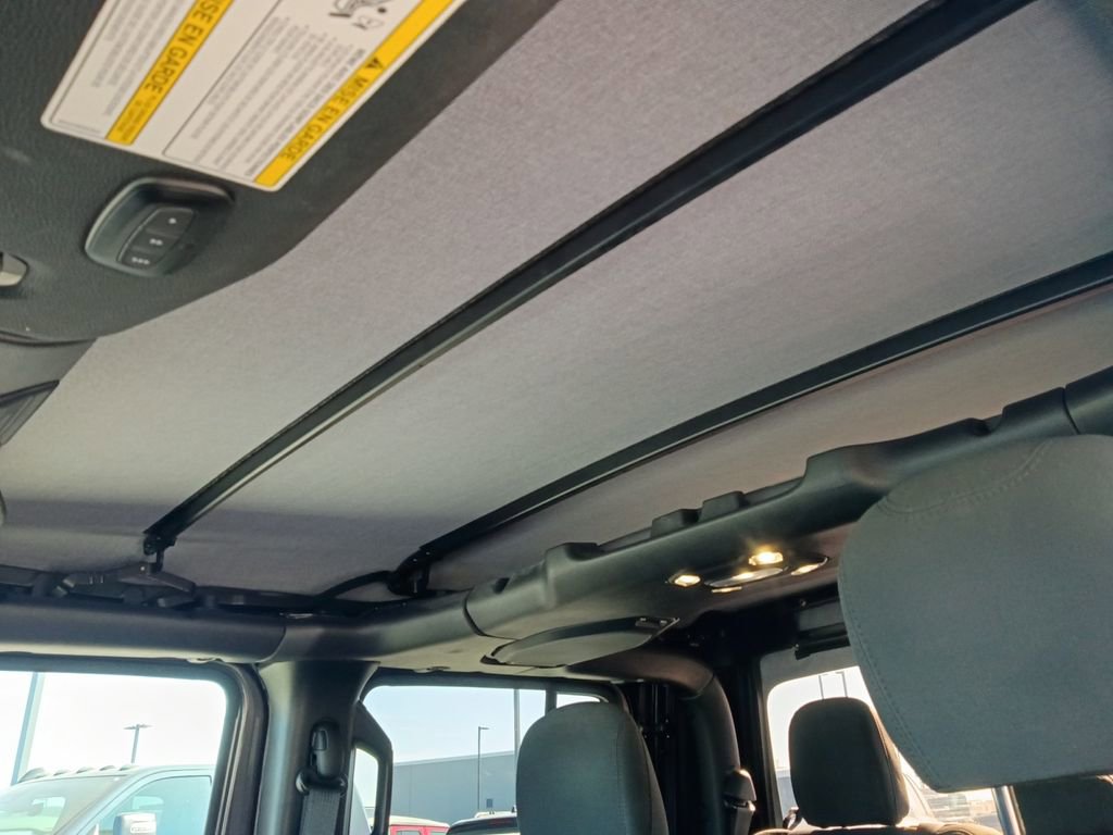 Used 2022 Jeep Gladiator Willys image 7