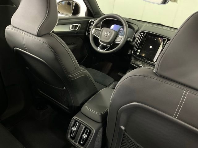 New 2026 Volvo XC40 B5 Ultra w/ Protection Package Premier image 32