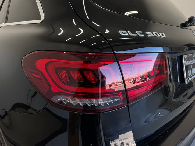 Used 2022 Mercedes-Benz GLC 300 image 32