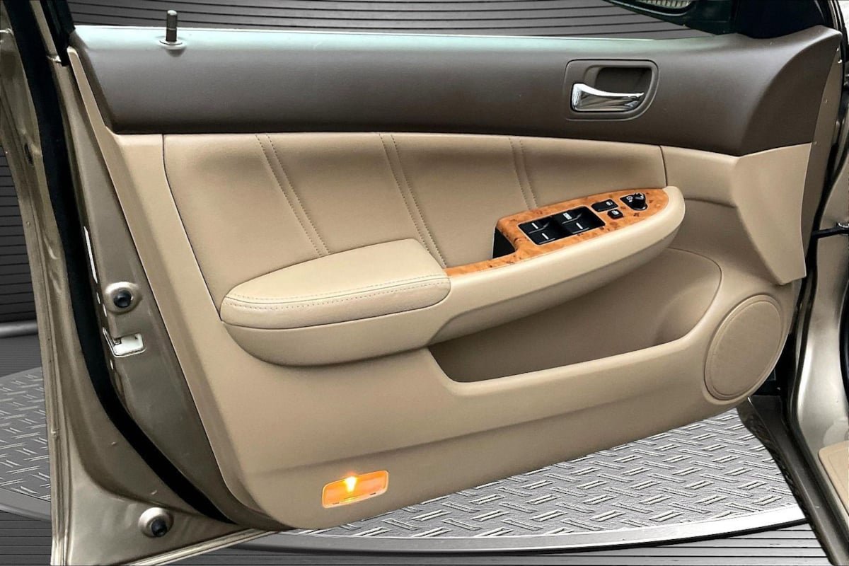 Used 2004 Honda Accord EX image 19