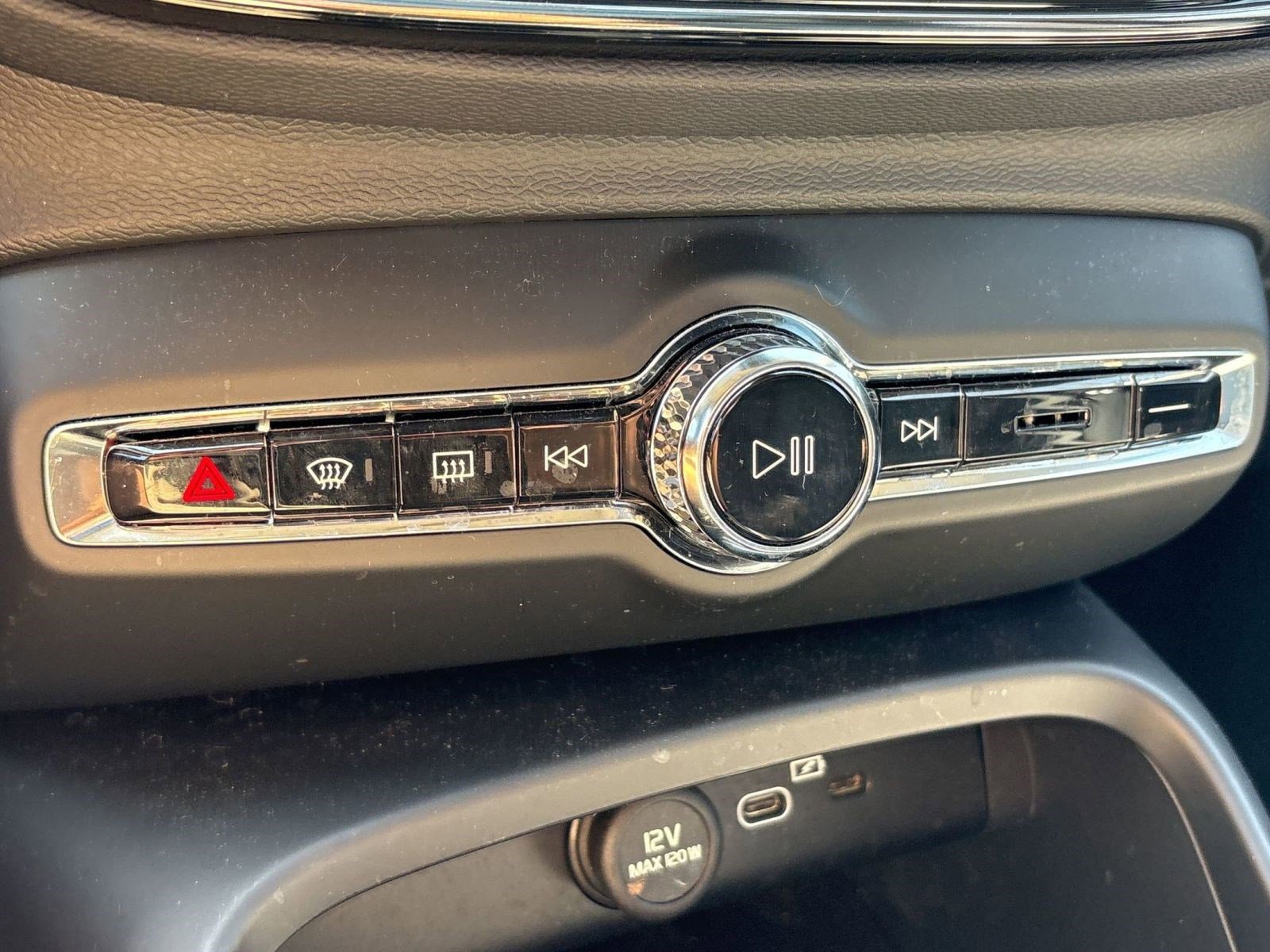 Certified 2023 Volvo XC40 B5 Plus w/ Driver Assist Package image 18