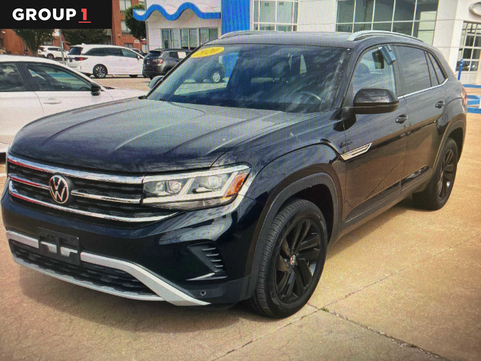 Used 2020 Volkswagen Atlas Cross Sport SE w/ Panoramic Sunroof Package FWD image 1