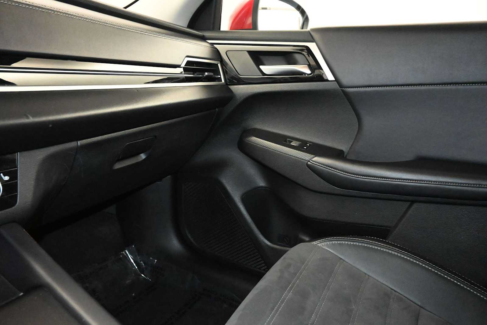 Used 2024 Mitsubishi Outlander SE AWD/4WD image 16