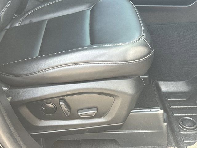 Used 2022 Ford Explorer XLT w/ Equipment Group 202A RWD image 19