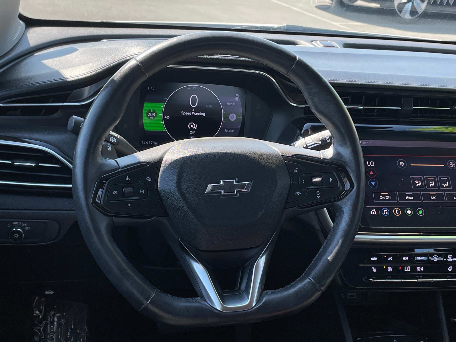 Used 2022 Chevrolet Bolt EUV LT w/ Comfort Package image 7