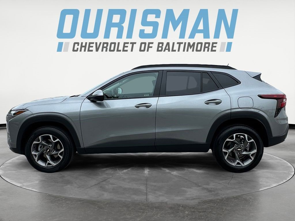 Certified 2025 Chevrolet Trax LT w/ Driver Confidence Package FWD image 3
