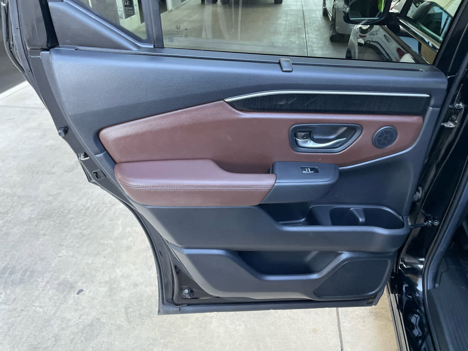 Used 2025 Honda Pilot Elite image 13