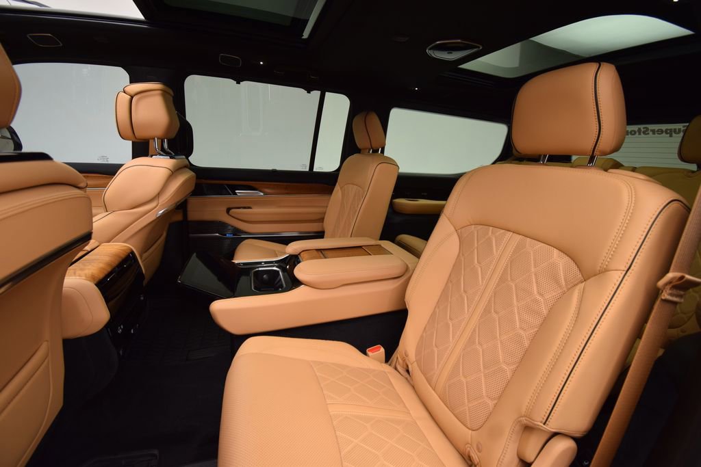 Used 2025 Jeep Grand Wagoneer Series III image 27