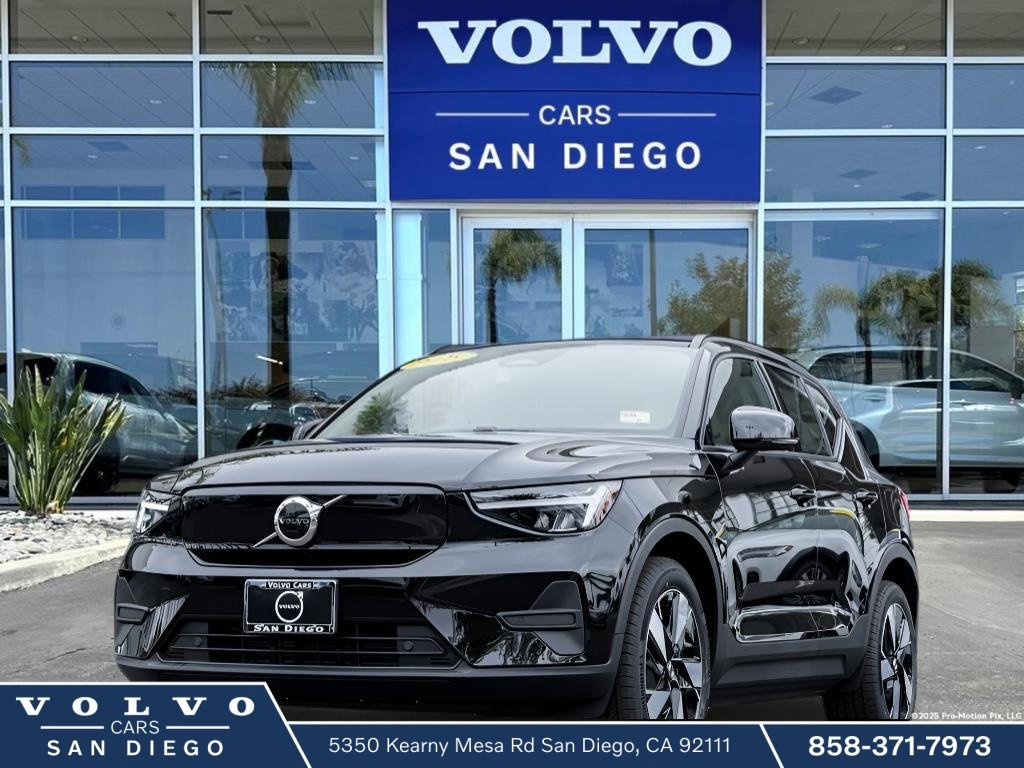 New 2025 Volvo EX40 Core w/ Climate Package
