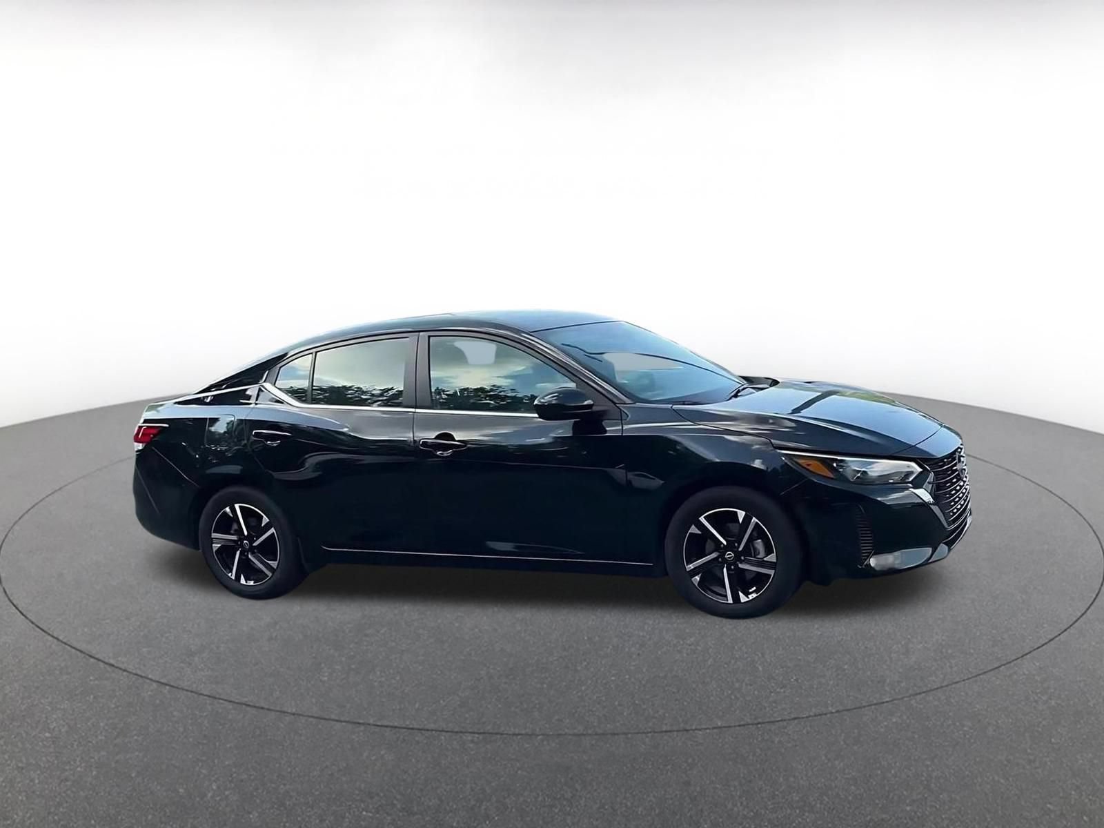 Used 2025 Nissan Sentra SV FWD image 2