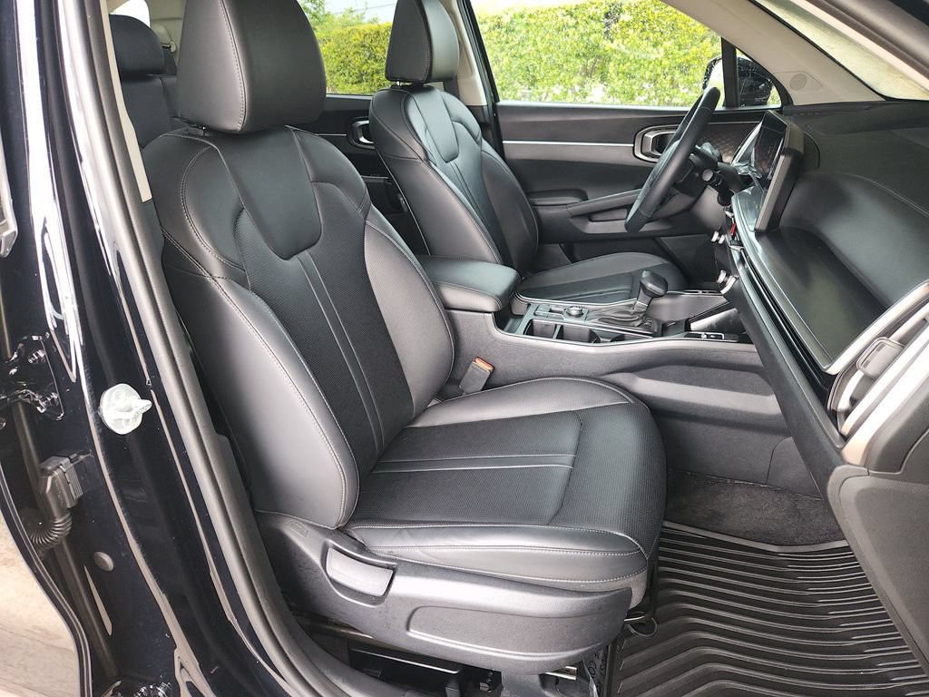 Used 2024 Kia Sorento S w/ Panoramic Sunroof Package FWD image 17